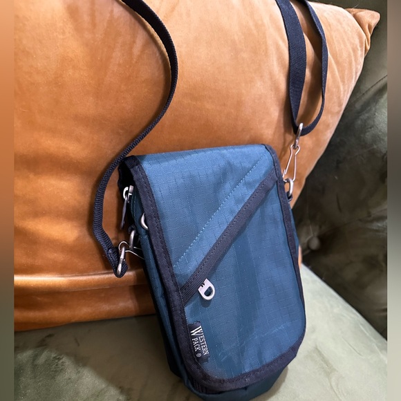 Western Pack Green Crossbody Bag - Picture 1 of 7